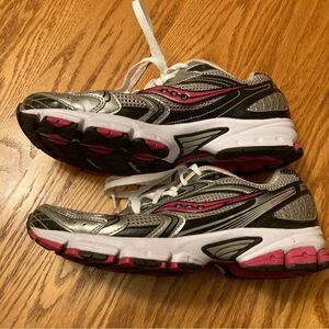 Saucony Grid Aura Athletic Shoes